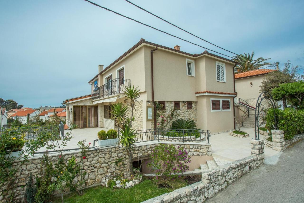 Apartments Nada Palit Luaran gambar