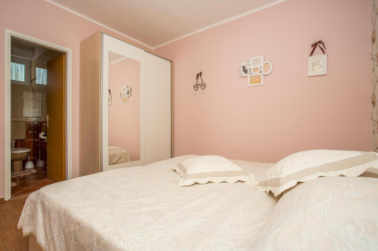 Apartments Nada Palit Luaran gambar
