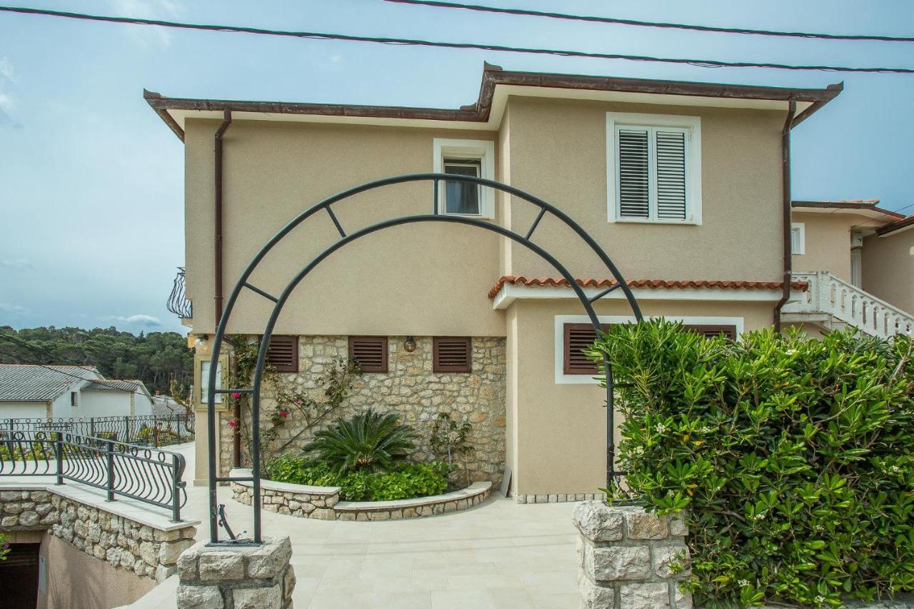 Apartments Nada Palit Luaran gambar