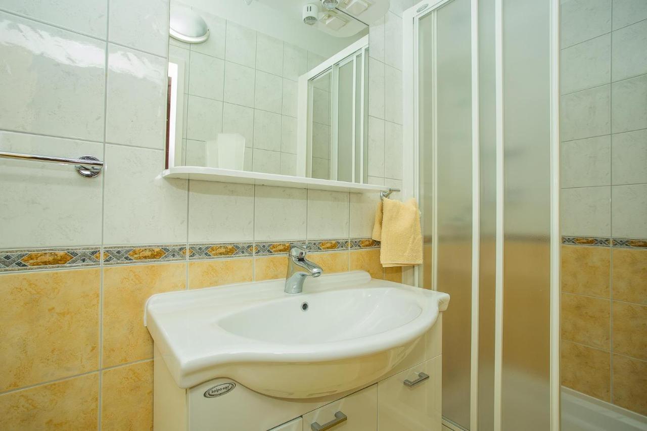 Apartments Nada Palit Luaran gambar
